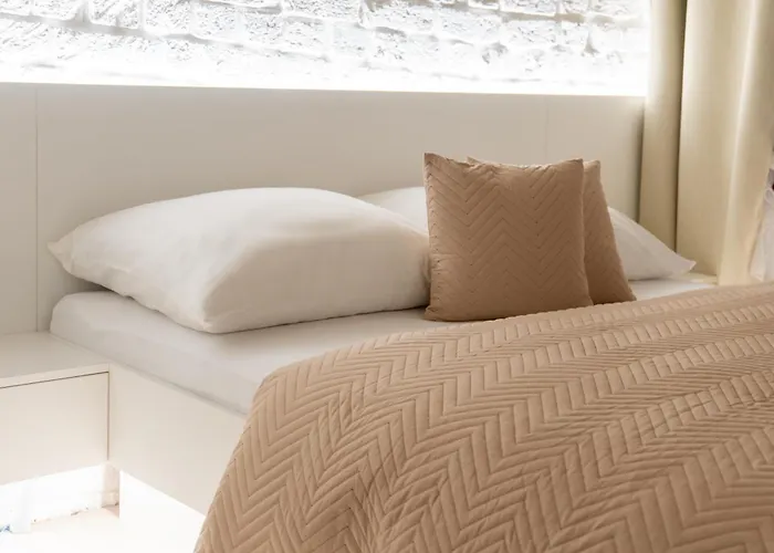 White Wolf Boutique 3*